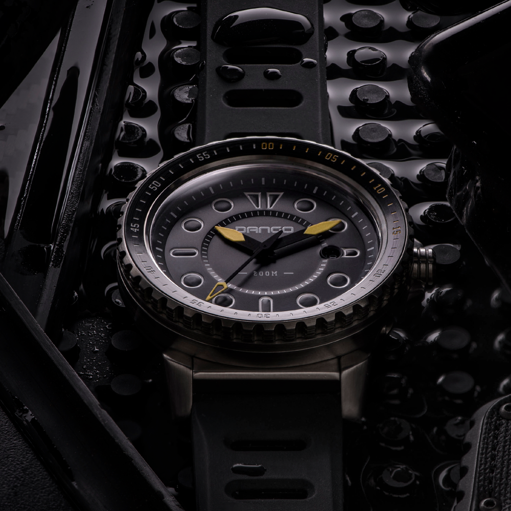 Dango: DV-01 - DIVE WATCH WITH SILICONE SPORT STRAP