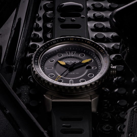 Dango: DV-01 - DIVE WATCH WITH SILICONE SPORT STRAP