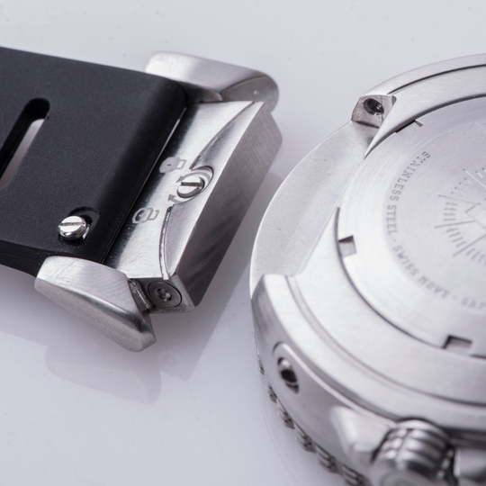 Dango: DV-01 - DIVE WATCH WITH SILICONE SPORT STRAP