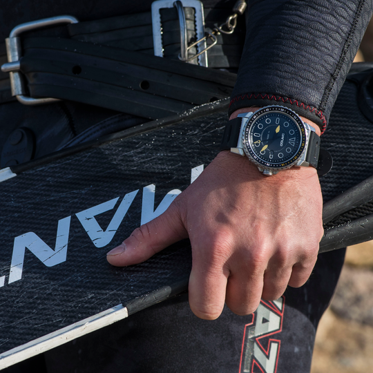 Dango: DV-01 - DIVE WATCH WITH SILICONE SPORT STRAP