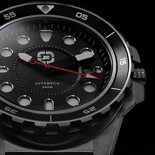Dango: DV-02 - AUTOMATIC DIVE WATCH WITH METAL BRACELET