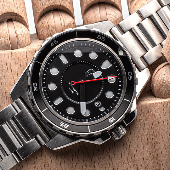 Dango: DV-02 - AUTOMATIC DIVE WATCH WITH METAL BRACELET