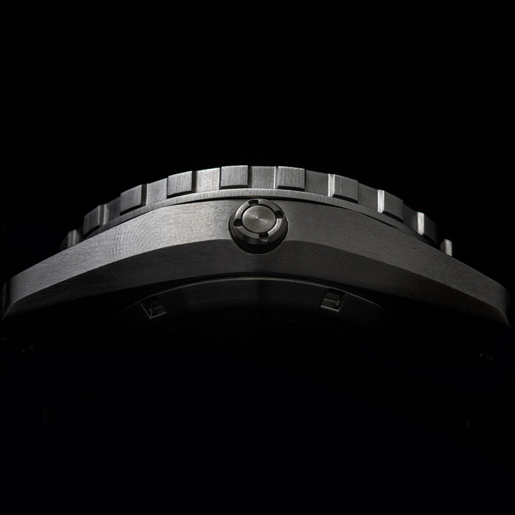 Dango: DV-02 - AUTOMATIC DIVE WATCH WITH SILICONE SPORT STRAP