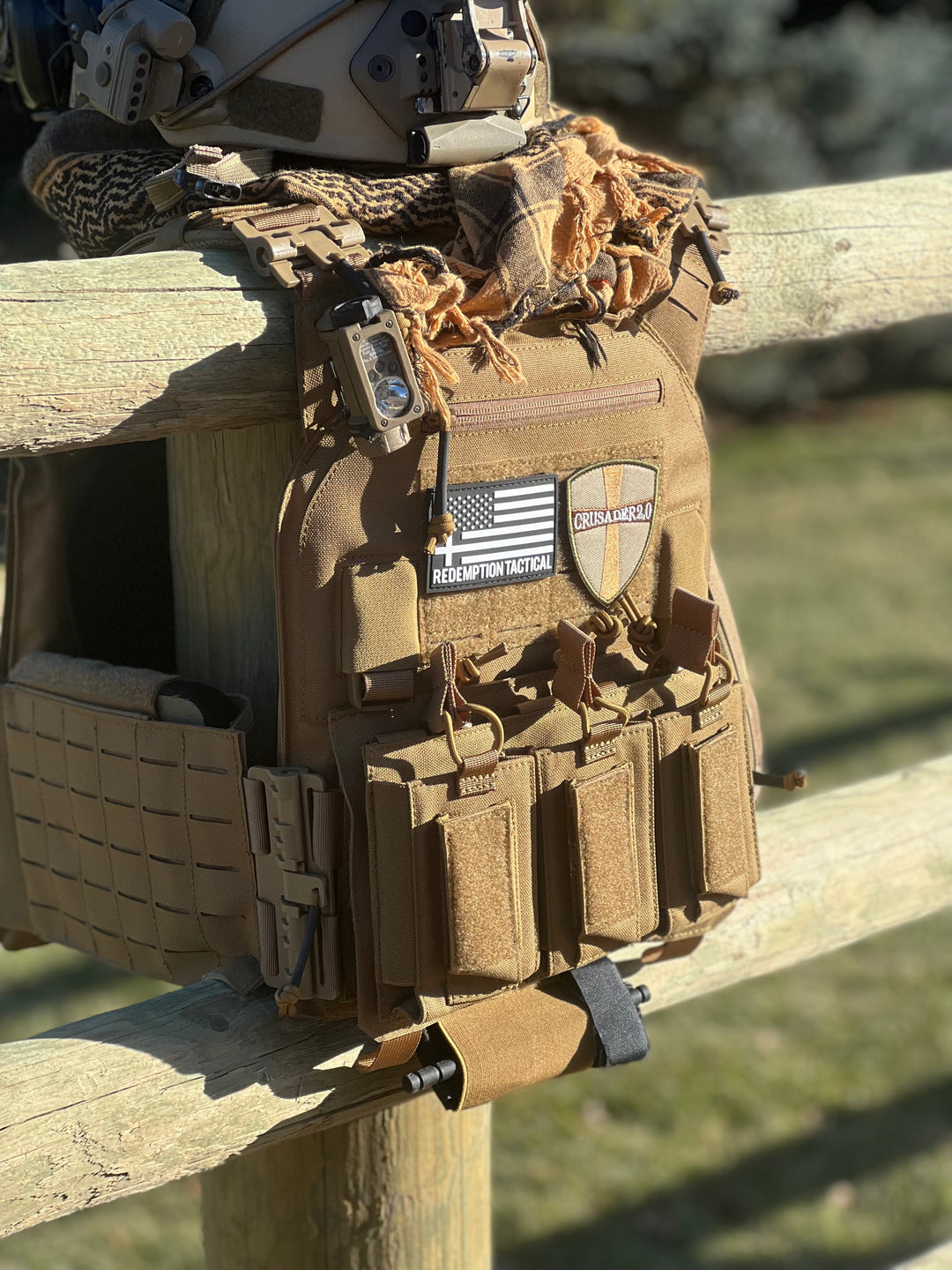 Redemption Tactical Crusader 2.0® V4 - Lightweight Level IV Plates + Level III PE Side Plates + Carrier + Mag Pouches - Full Kit