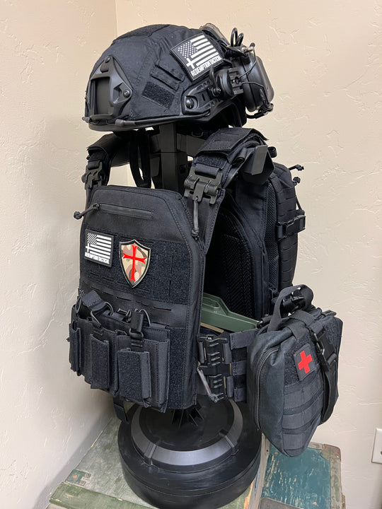 Crusader 2.0 XL Armor Kit: Plate Carrier + Lightweight Level IV Plates + Plate Carrier Bag + Medic Pouch - FULL KIT